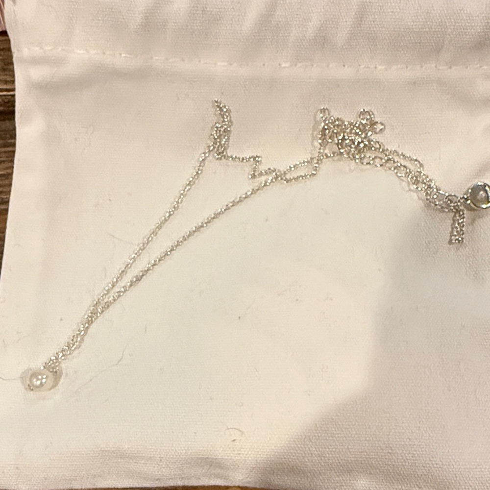 Sophisticated Silver Necklace with Pearl Accent
